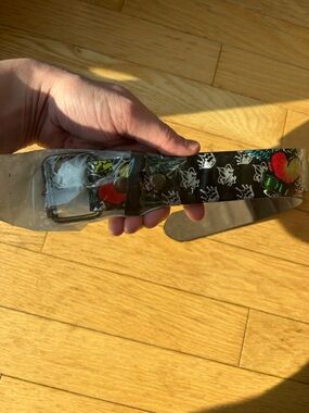 Leather belt with graphic heart detail